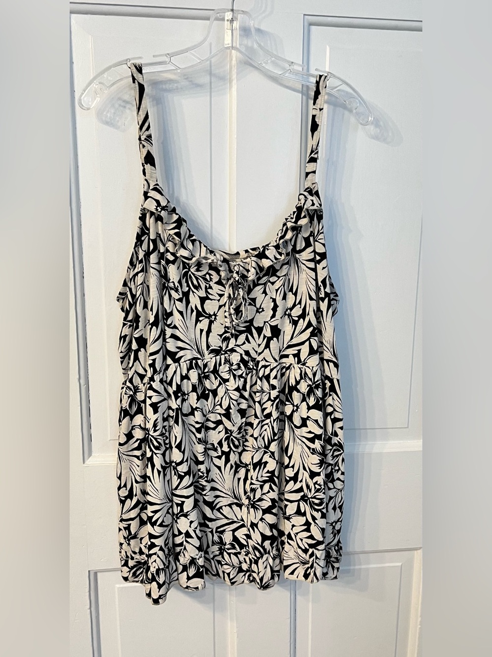 Torrid Black & White Leaf-Floral Print Slub Jersey Top